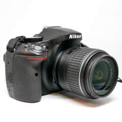 (Myyty) Nikon D5200 runko (käytetty)