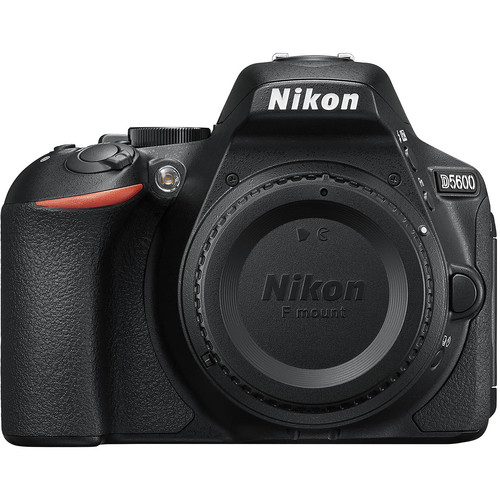 Nikon D5600 + AF-S 18-140mm VR Kit