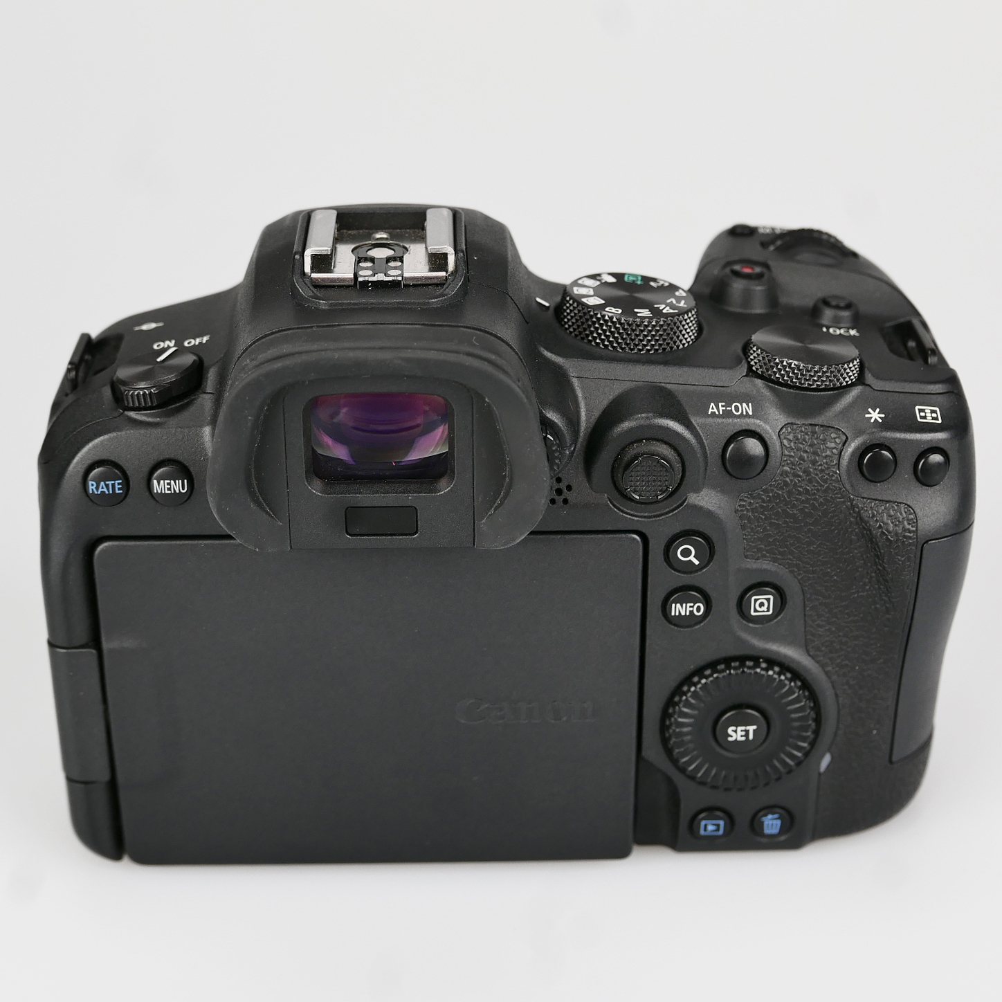 (Myyty) Canon EOS R6 runko (SC: max. 7000) (käytetty) (takuu)