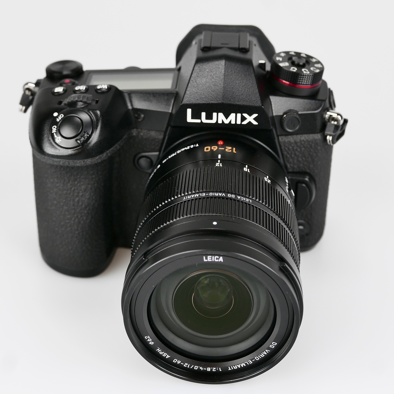 (Myyty) Panasonic Lumix G9 + 12-60mm f/2.8-4.0 OIS (SC: 9800) (käytetty)