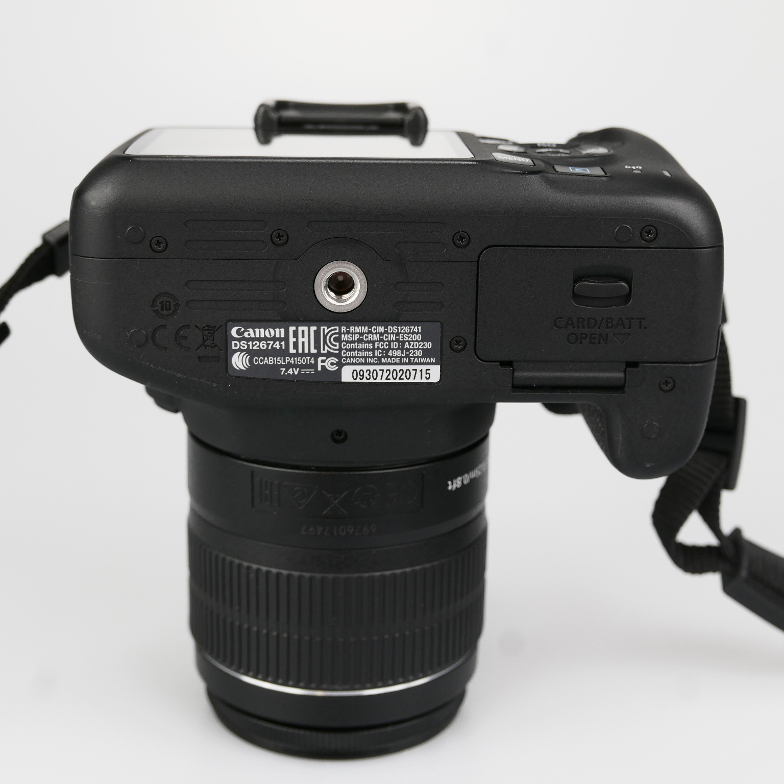 (Myyty) Canon EOS 2000D + 18-55mm IS II (SC: 2750) (käytetty)