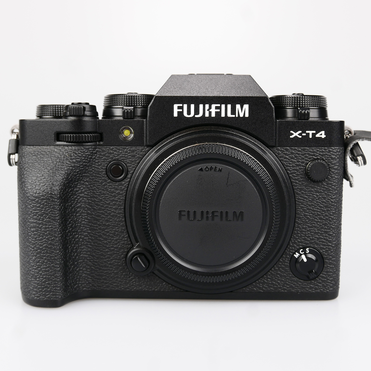 (Myyty) Fujifilm X-T4 järjestelmäkamera - Musta + grippi (SC: 9150) (käytetty) (takuu)