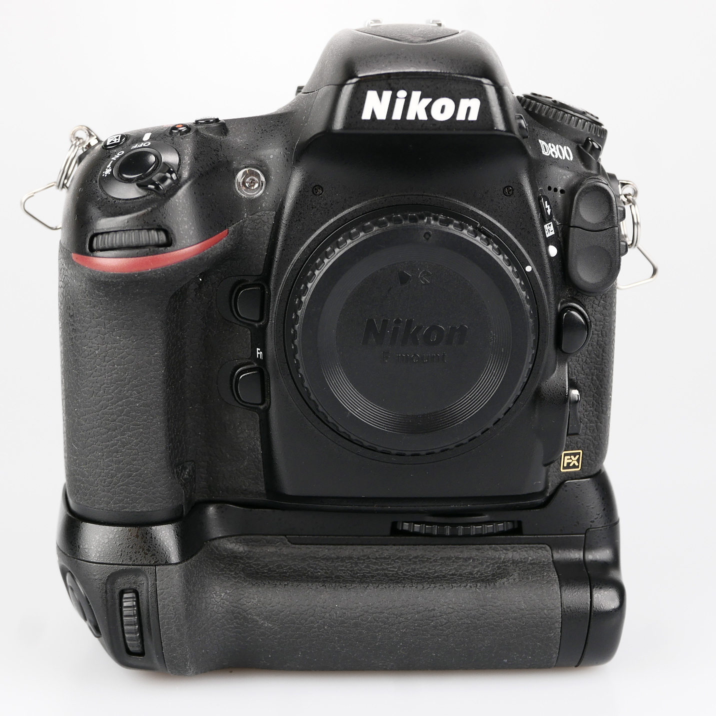 (Myyty) Nikon D800e runko (SC: 77280) + akkukahva (käytetty)