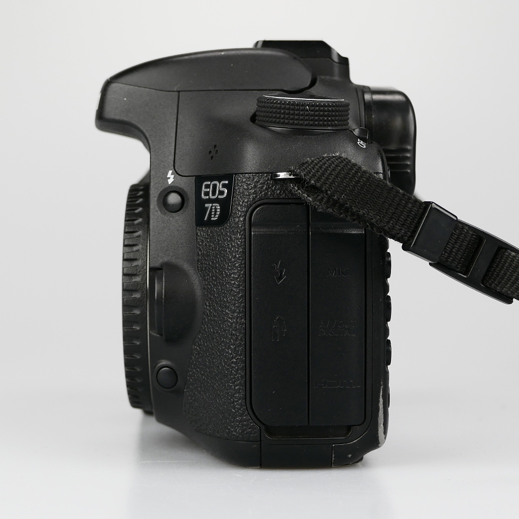 (Myyty) Canon EOS 7D -runko (SC 50406) (käytetty)