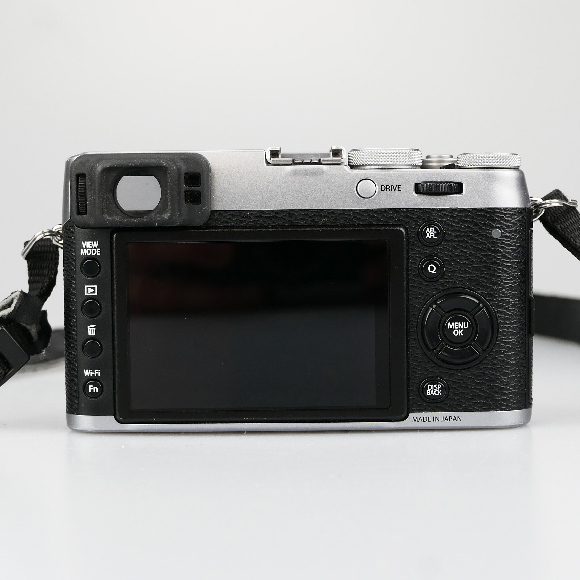 (Myyty) Fujifilm X100T kompaktikamera - Hopea (käytetty)