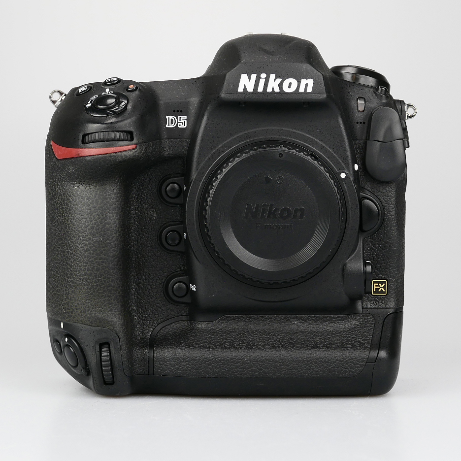 (myyty) Nikon D5 -runko (SC 135260) (käytetty)