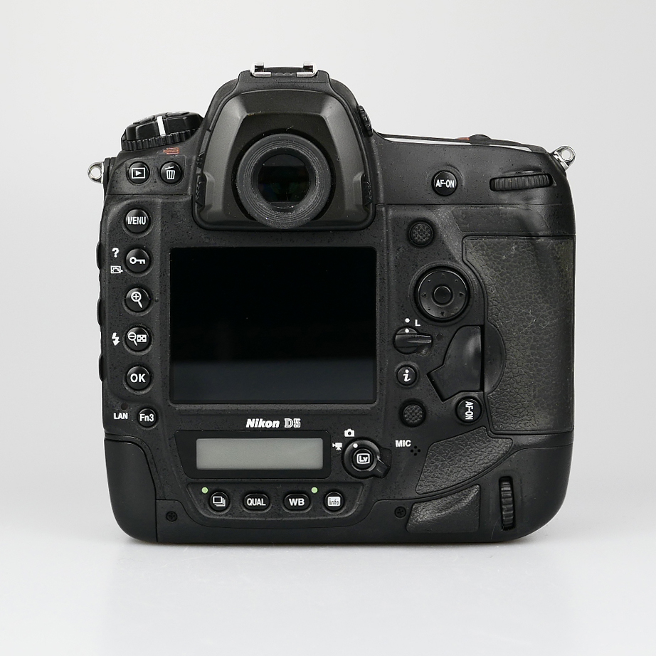 (myyty) Nikon D5 -runko (SC 135260) (käytetty)