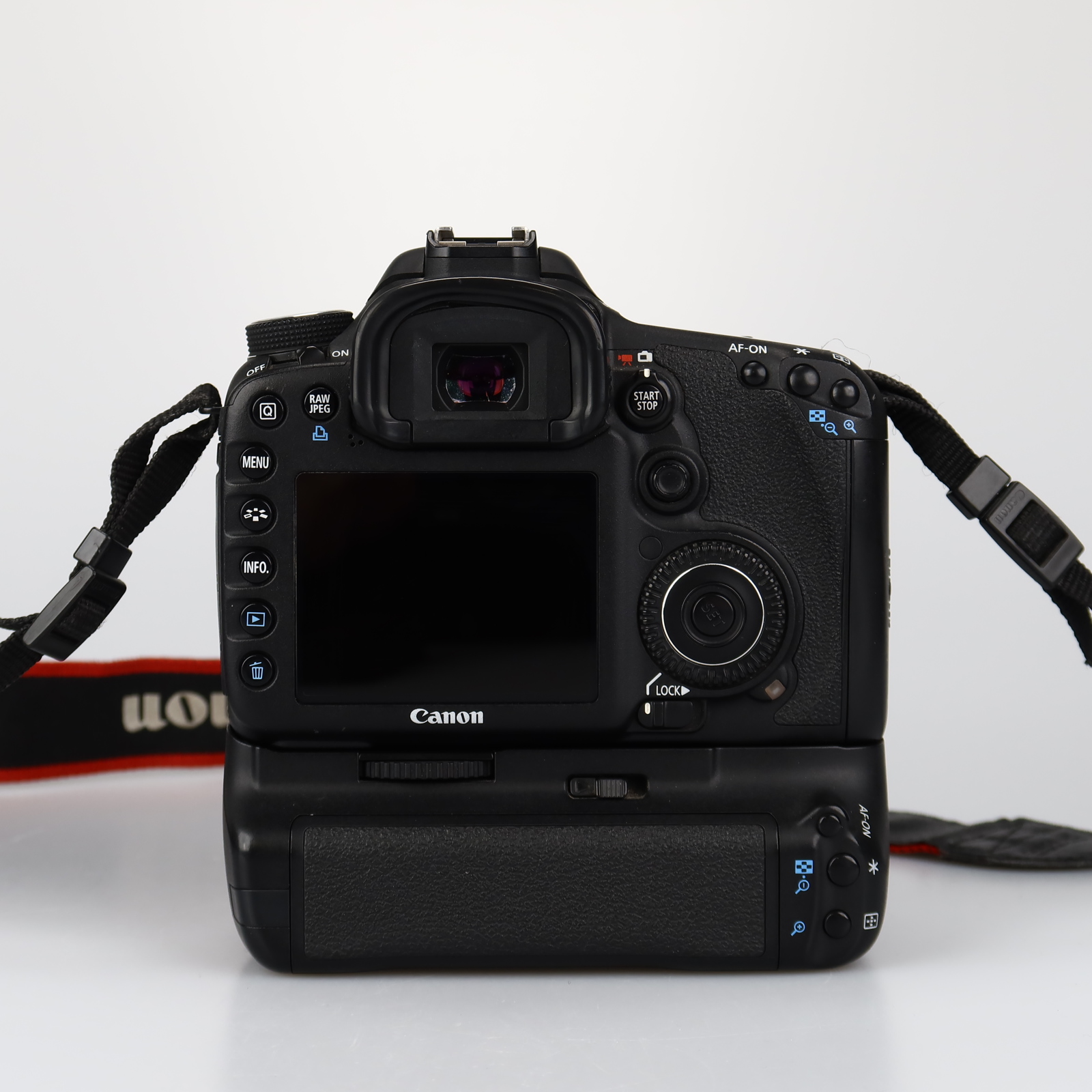 (Myyty) Canon EOS 7D -runko (SC 17105) + BG-E7 akkukahva (käytetty)