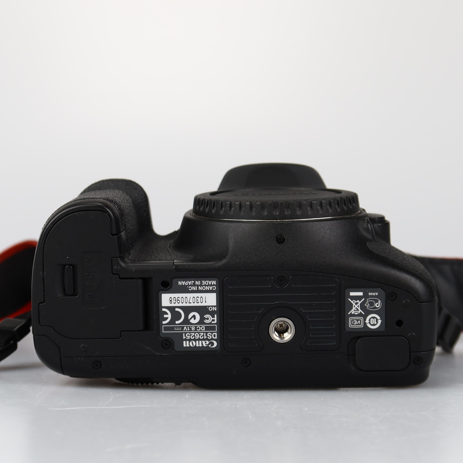 (Myyty) Canon EOS 7D -runko (SC 17105) + BG-E7 akkukahva (käytetty)