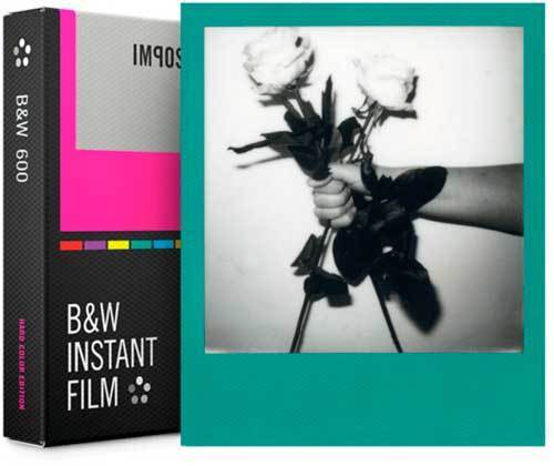 Impossible 600 B&W mustavalkofilmi värikehyksellä