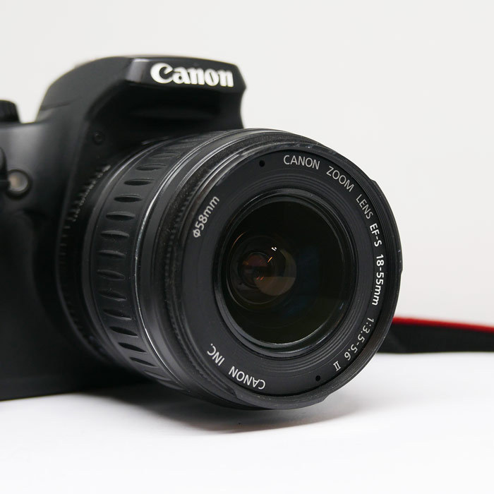 (Myyty) Canon EOS 1000D + 18-55mm II kamerapaketti (Käytetty)