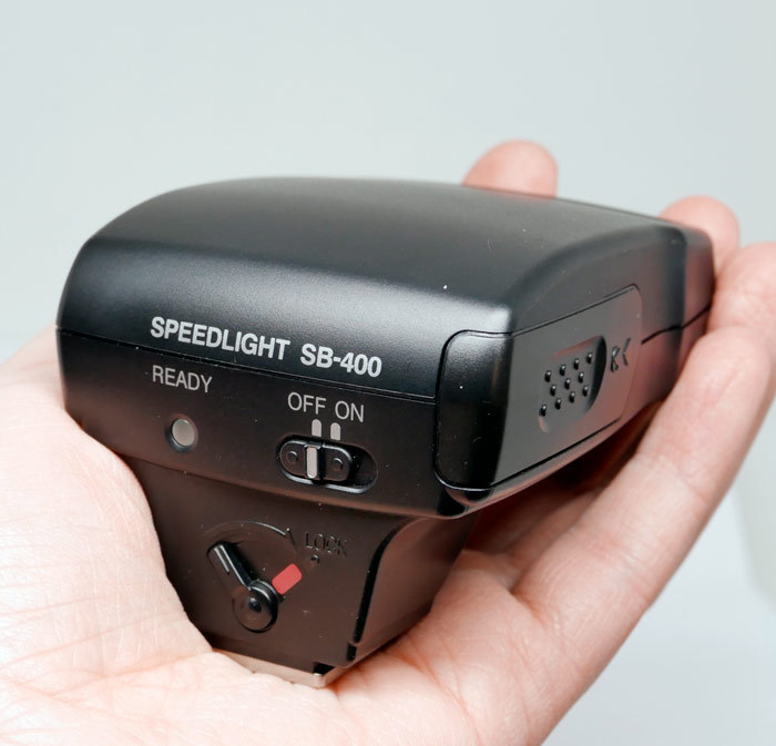 (Myyty) Nikon Speedlight SB-400 (käytetty)