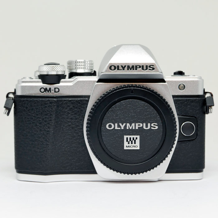 (Myyty) Olympus OM-D E-M10 Mark II runko - Hopea (Käytetty)
