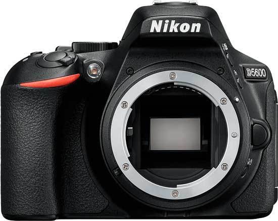 Nikon D5600 + 18-55mm AF-P VR + 70-300mm AF-P VR