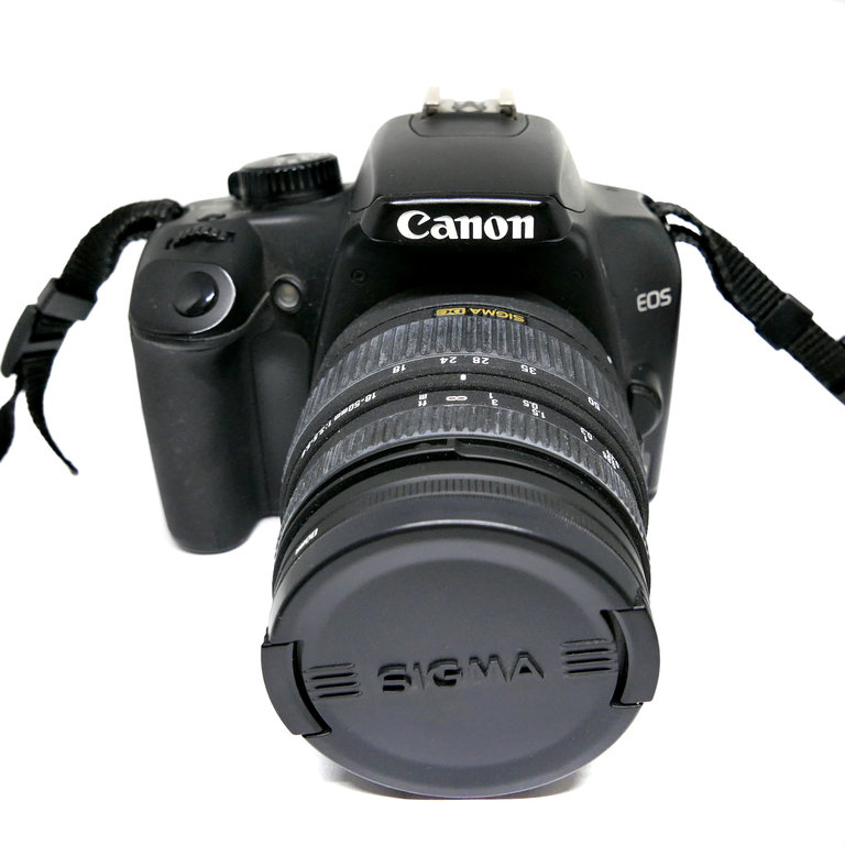 (Myyty) Canon EOS 1000D + Sigma 18-50mm DC (Käytetty)