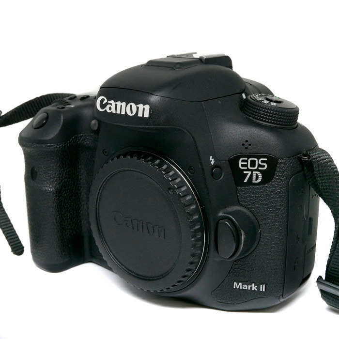 (Myyty) Canon EOS 7D Mark II (SC:32090) (käytetty)