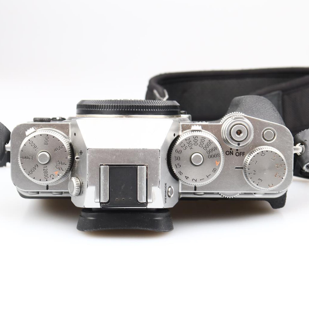 Fujifilm X-T4 (SC: 9800) (käytetty)