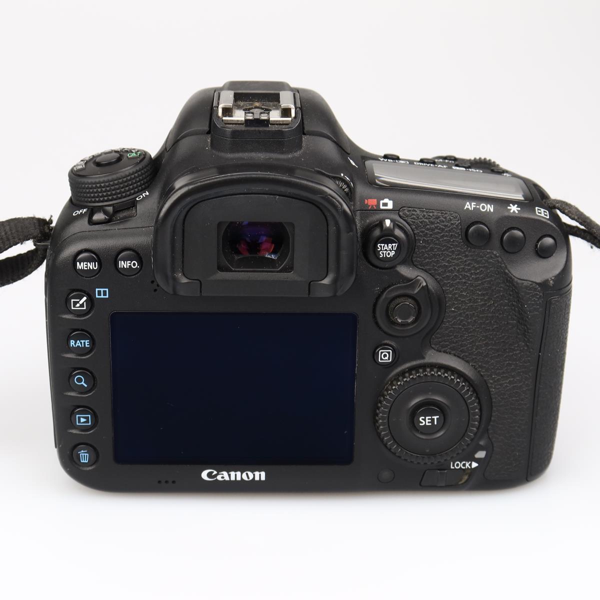 (Myyty) Canon EOS 7D Mark II runko (SC 107243) (käytetty)