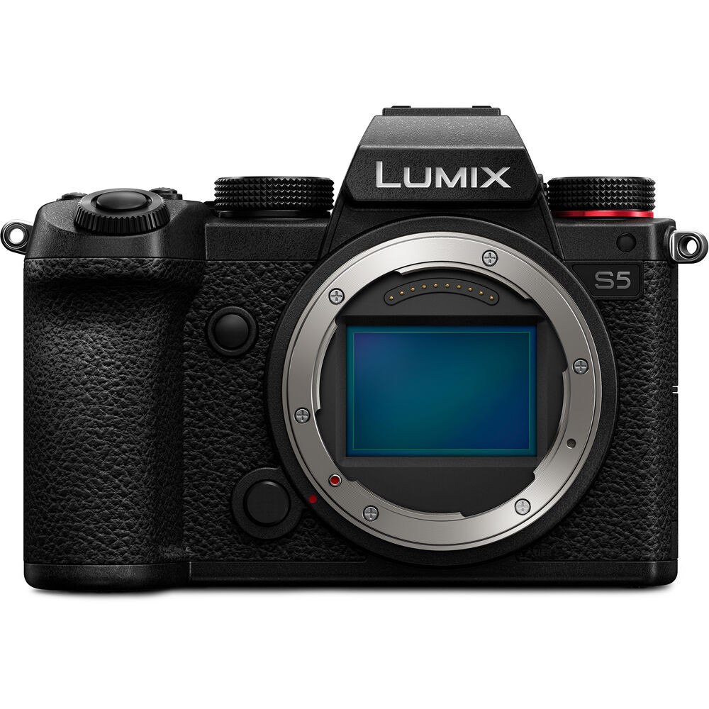 Panasonic Lumix S5 -runko + 50mm objektiivi kaupan päälle