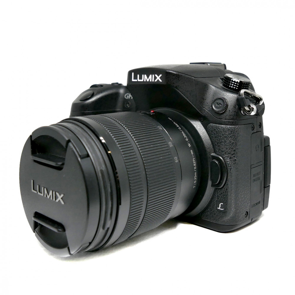 (Myyty) Panasonic Lumix GH4 + 12-60mm f/3.5-5.6 (käytetty)