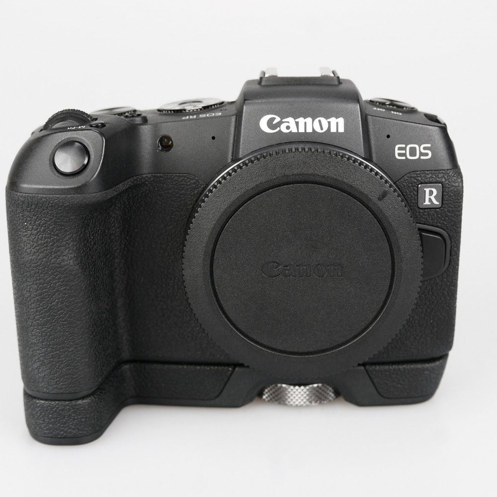 (Myyty) Canon EOS RP runko (SC: 12000) + Canon EG-E1 otekahva (käytetty)