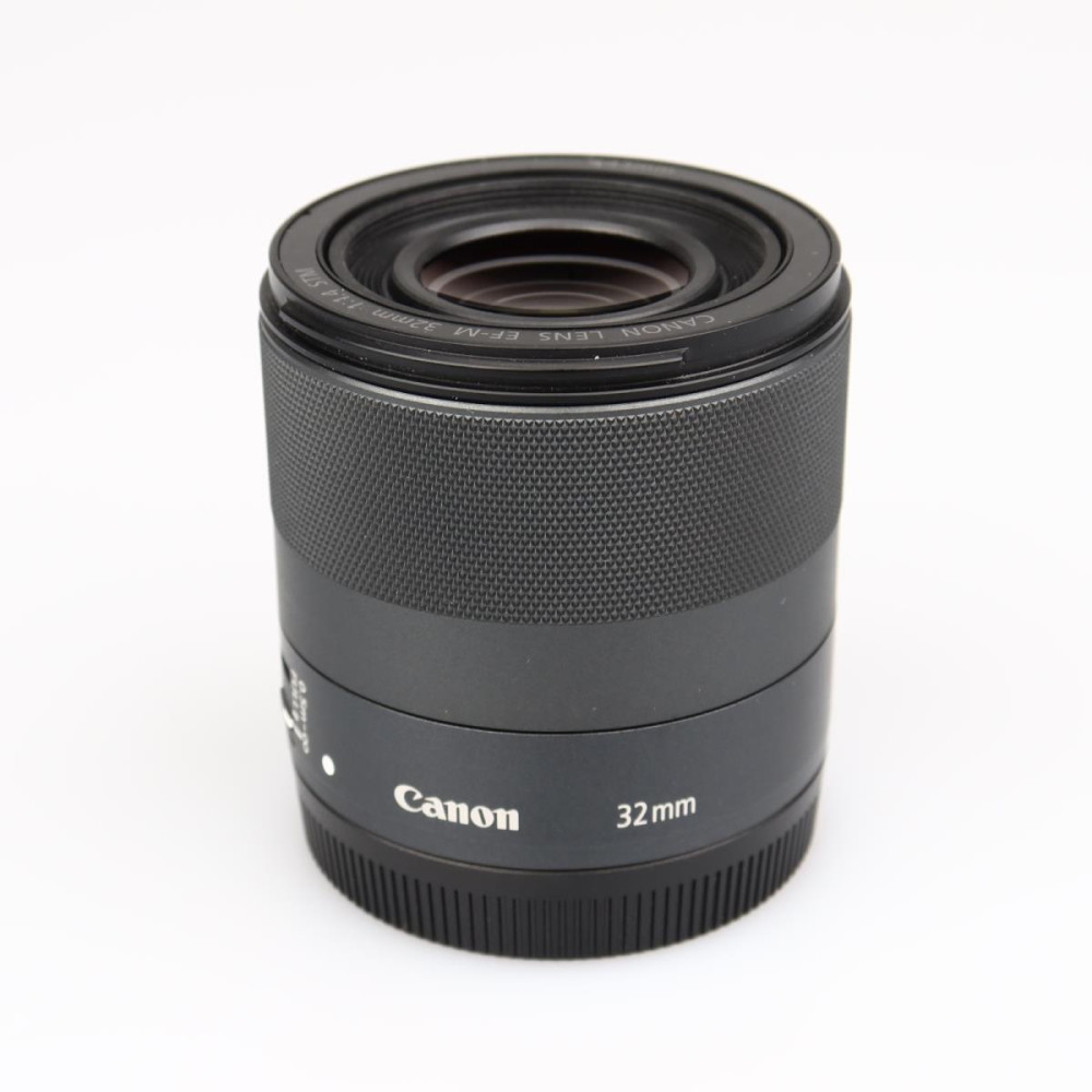 (Myyty) Canon EF-M 32mm f/1.4 STM (käytetty)