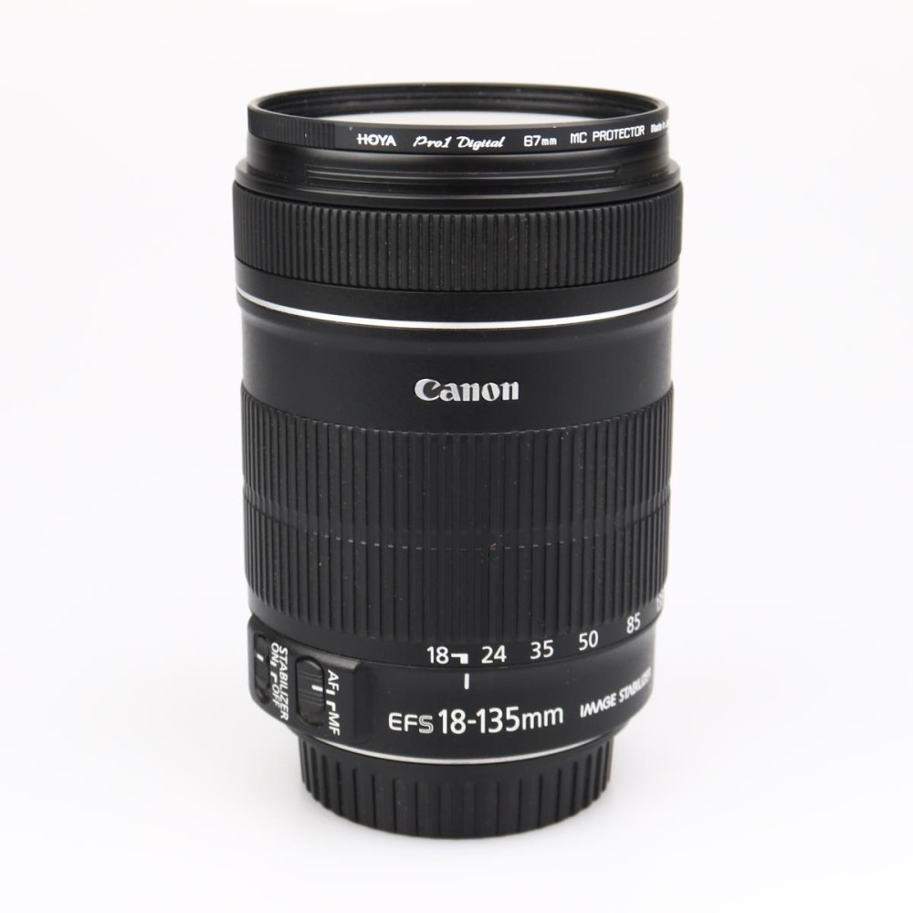 (Myyty) Canon EF-S 18-135mm f/3.5-5.6 IS zoom-objektiivi (käytetty)