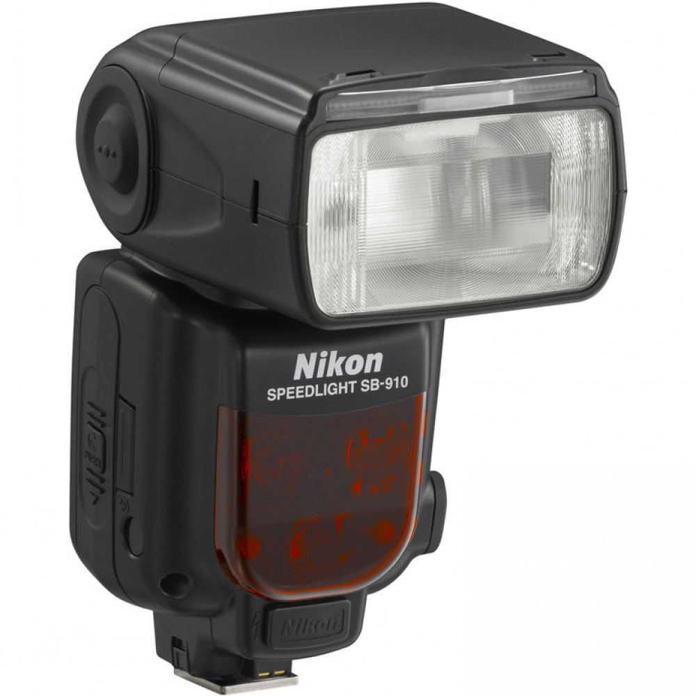 Nikon Speedlight SB-910 salamalaite