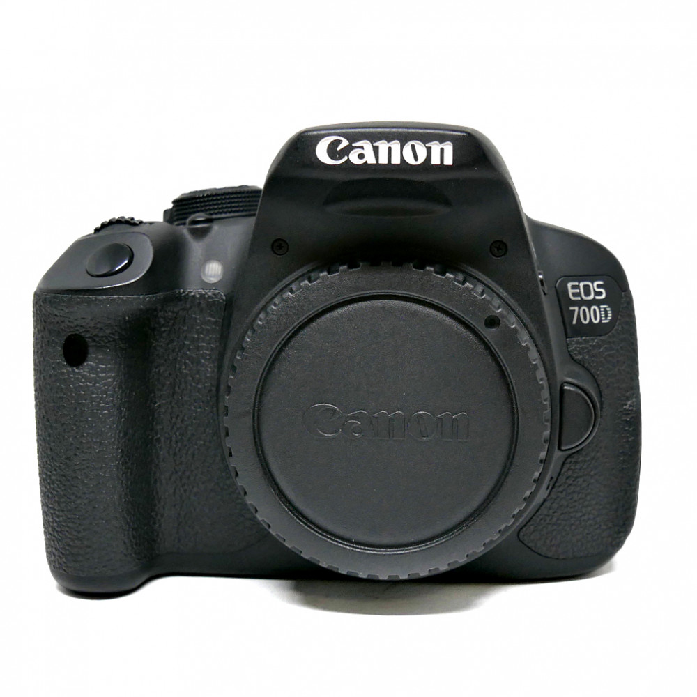 (Myyty) Canon EOS 700D + EF-S 18-55mm IS II (SC: 15265) (käytetty) 