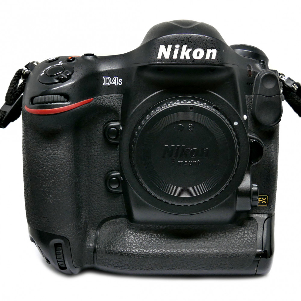 (Myyty) Nikon D4S (SC:68250) (käytetty)