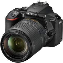 Nikon D5600 + AF-S 18-140mm VR Kit
