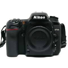 (Myyty) Nikon D7500 runko (SC: 17060) (käytetty)