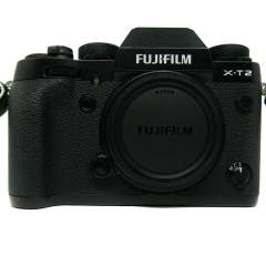 (Myyty) Fujifilm X-T2 runko (SC: n. 20k) + VPB-XT2 akkukahva (Käytetty)
