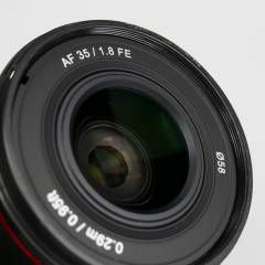 (Myyty) Samyang AF 35mm f/1.8 (Sony FE) (käytetty)