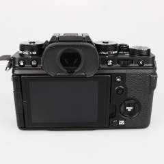 (Myyty) Fujifilm X-T4 järjestelmäkamera - Musta + grippi (SC: 9150) (käytetty) (takuu)