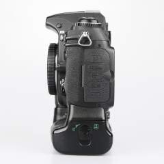 (Myyty) Nikon D300s runko (SC: 34500) + akkukahva CP-D10 (käytetty)