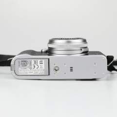 (Myyty) Fujifilm X100T kompaktikamera - Hopea (käytetty)