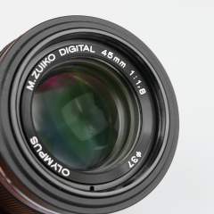 (Myyty) Olympus M.Zuiko Digital 45mm f/1.8 - Musta (käytetty)