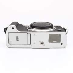 (Myyty) Fujifilm X-T4 runko - Hopea (SC: 2670) (käytetty)