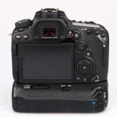 (Myyty) Canon EOS 90D runko + akkukahva (SC max 8000) (käytetty)