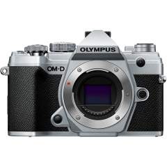 Olympus OM-D E-M5 Mark III runko - Hopea + 45mm F1.8 + akku