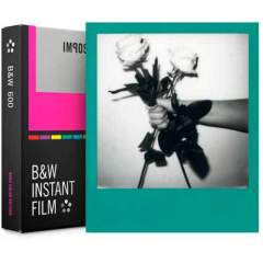 Impossible 600 B&W mustavalkofilmi värikehyksellä