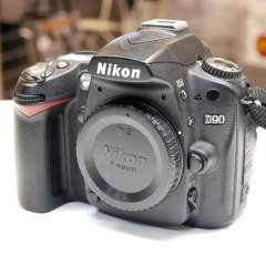 (Myyty) Nikon D90 runko (käytetty)