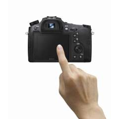 Sony RX10 Mark IV -digikamera + 200€ vaihtohyvitys