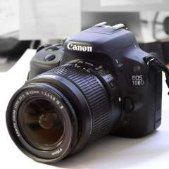 (Myyty) Canon EOS 100D + 18-55mm IS II (SC: 7860) (Käytetty)