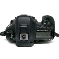 (Myyty) Canon EOS 7D Mark II (SC:32090) (käytetty)