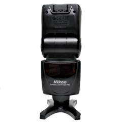 (Myyty) Nikon Speedlight SB-700 (käytetty)