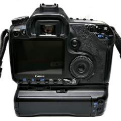 (Myyty) Canon EOS 40D + BG-E2 akkukahva (käytetty)