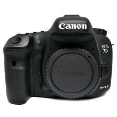 (Myyty) Canon EOS 7D Mark II (SC:7565) (käytetty)