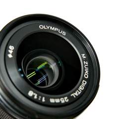 (Myyty) Olympus M.Zuiko Digital 25mm f/1.8 (käytetty)